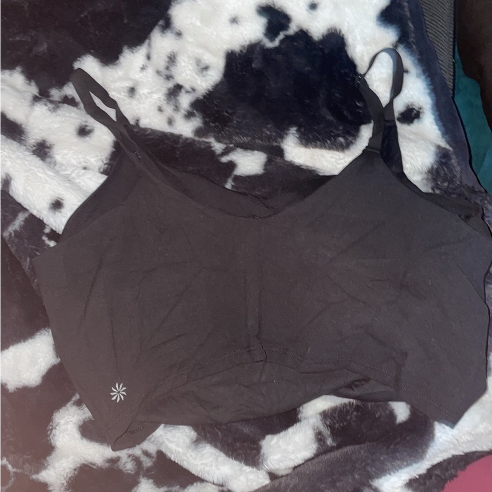 This top is brand new from Athletica and it does not fit me so I’m selling it
